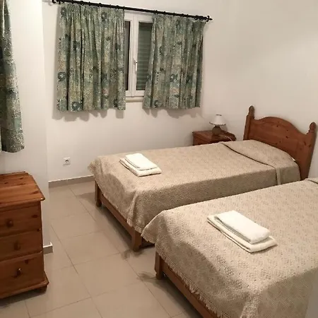 4 Bedroom Town House Vale De Parra, Close To Gale At22 Guia (Faro)