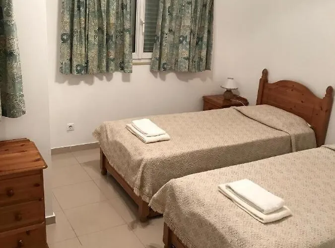 4 Bedroom Town House Vale De Parra, Close To Gale At22 Guia (Faro)