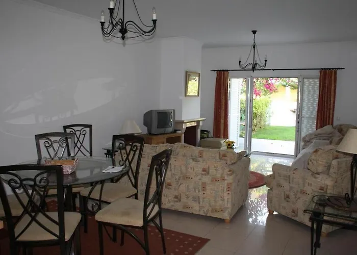 4 Bedroom Town House Vale De Parra, Close To Gale At22