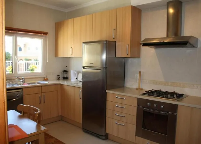 4 Bedroom Town House Vale De Parra, Close To Gale At22 Guia (Faro)